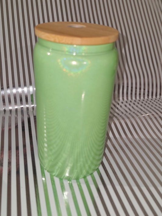 Glas mit Schimmereffekt