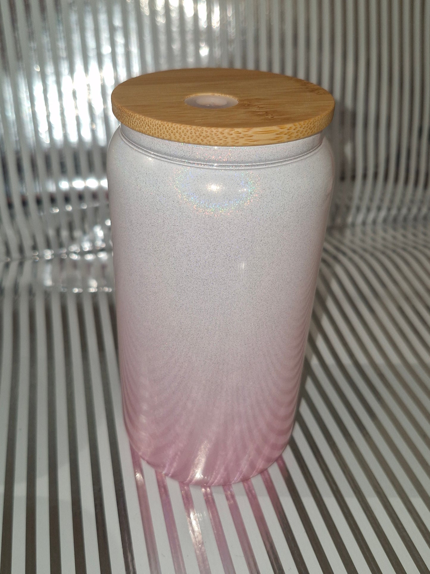 Glas mit Schimmereffekt