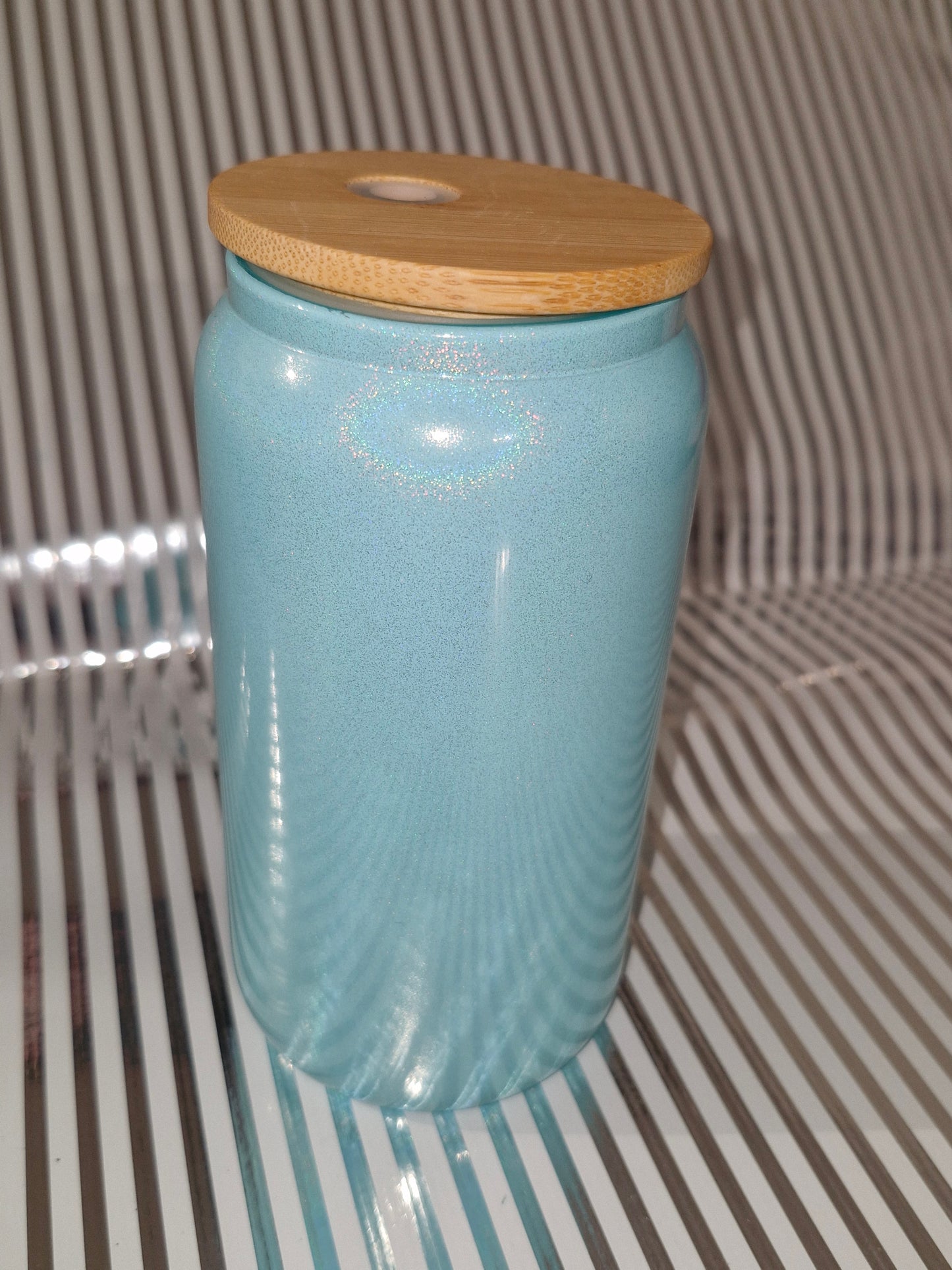 Glas mit Schimmereffekt