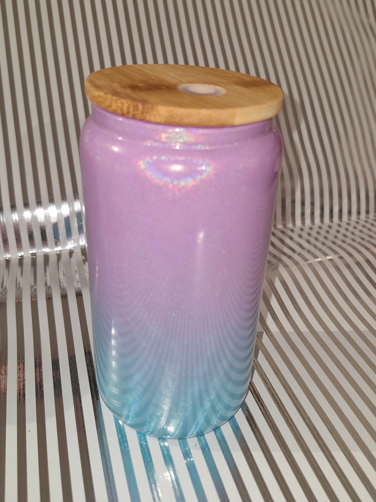 Glas mit Schimmereffekt