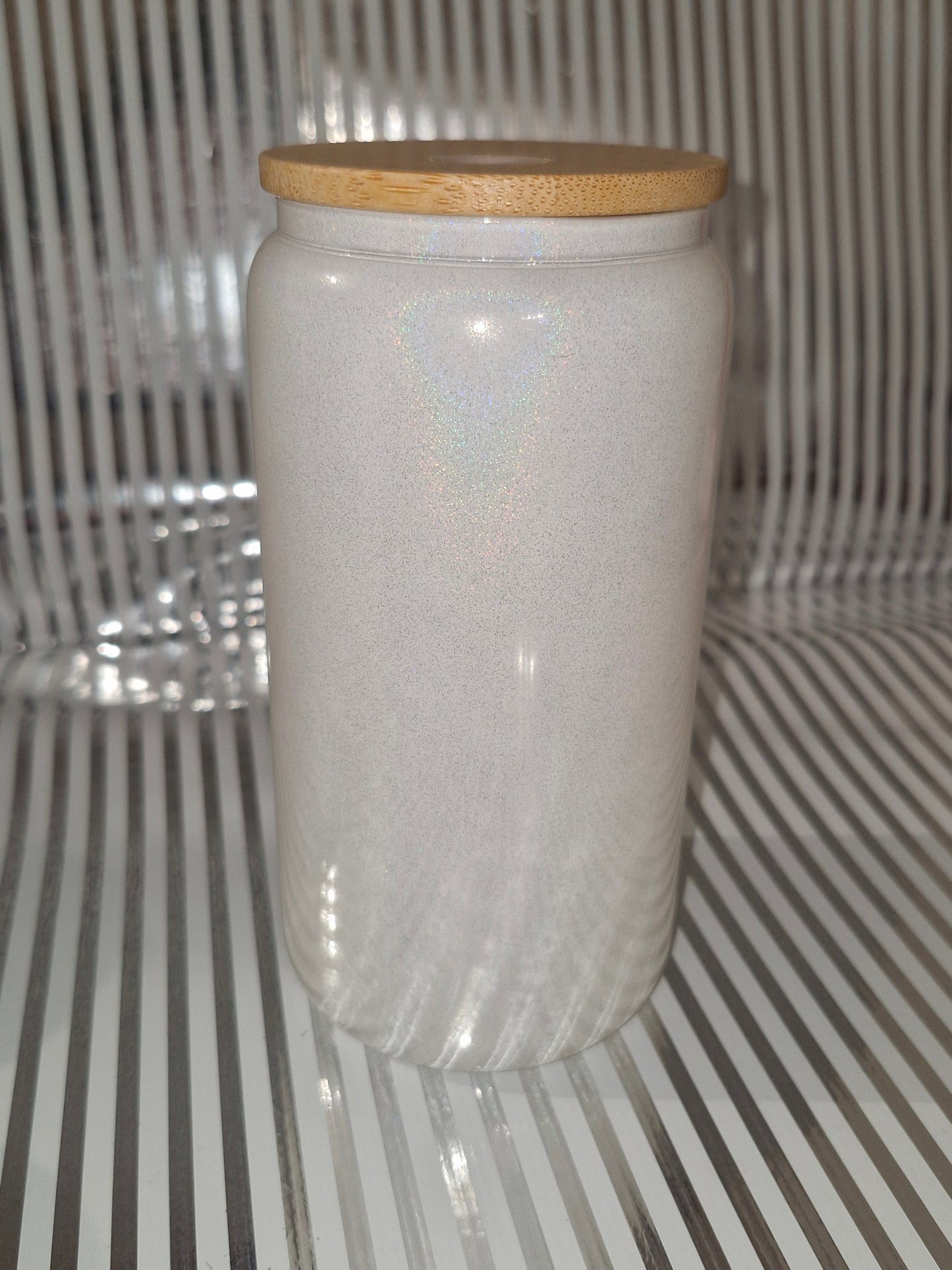 Glas mit Schimmereffekt